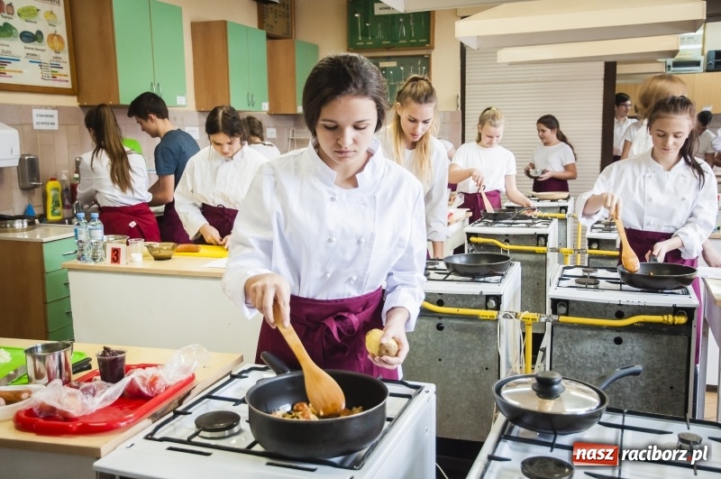 Zdjęcie w galerii na portalu naszraciborz.pl: Kuchnia hiszpańska gościła w CKZiU numer 1 wiadomości z regionu