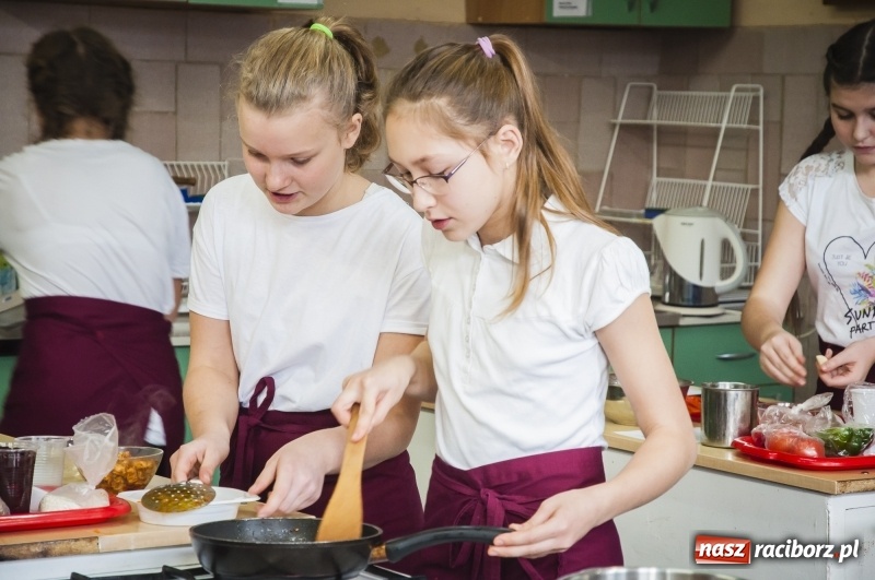 Zdjęcie w galerii na portalu naszraciborz.pl: Kuchnia hiszpańska gościła w CKZiU numer 1 wiadomości z regionu