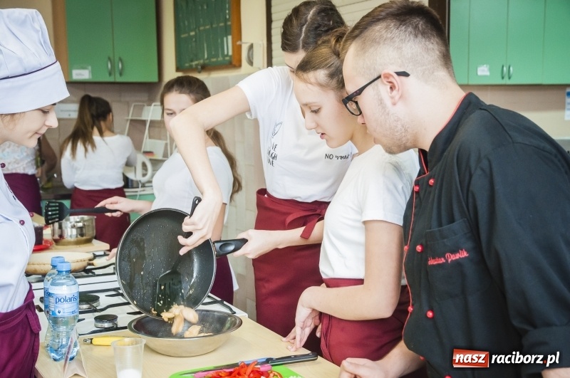 Zdjęcie w galerii na portalu naszraciborz.pl: Kuchnia hiszpańska gościła w CKZiU numer 1 wiadomości z regionu