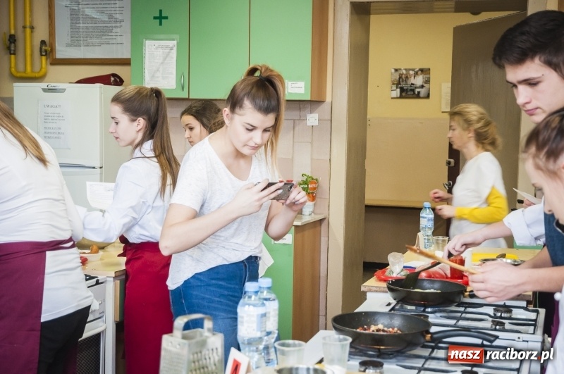 Zdjęcie w galerii na portalu naszraciborz.pl: Kuchnia hiszpańska gościła w CKZiU numer 1 wiadomości z regionu