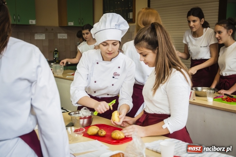 Zdjęcie w galerii na portalu naszraciborz.pl: Kuchnia hiszpańska gościła w CKZiU numer 1 wiadomości z regionu