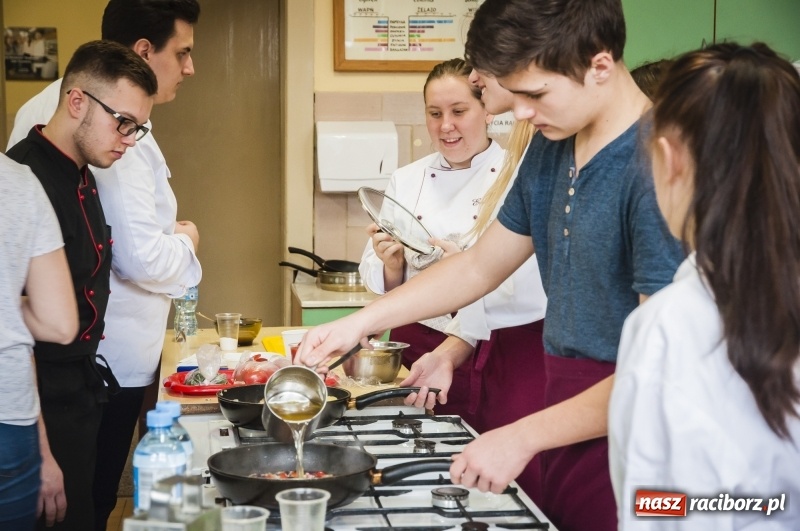 Zdjęcie w galerii na portalu naszraciborz.pl: Kuchnia hiszpańska gościła w CKZiU numer 1 wiadomości z regionu