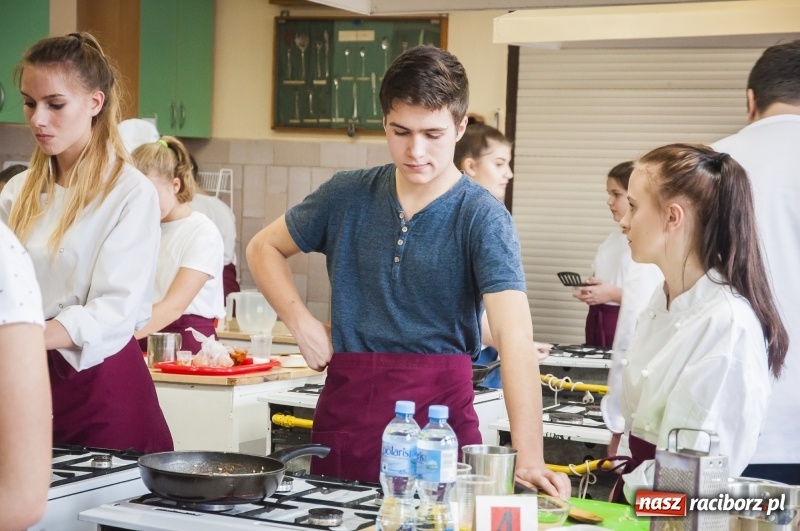 Zdjęcie w galerii na portalu naszraciborz.pl: Kuchnia hiszpańska gościła w CKZiU numer 1 wiadomości z regionu