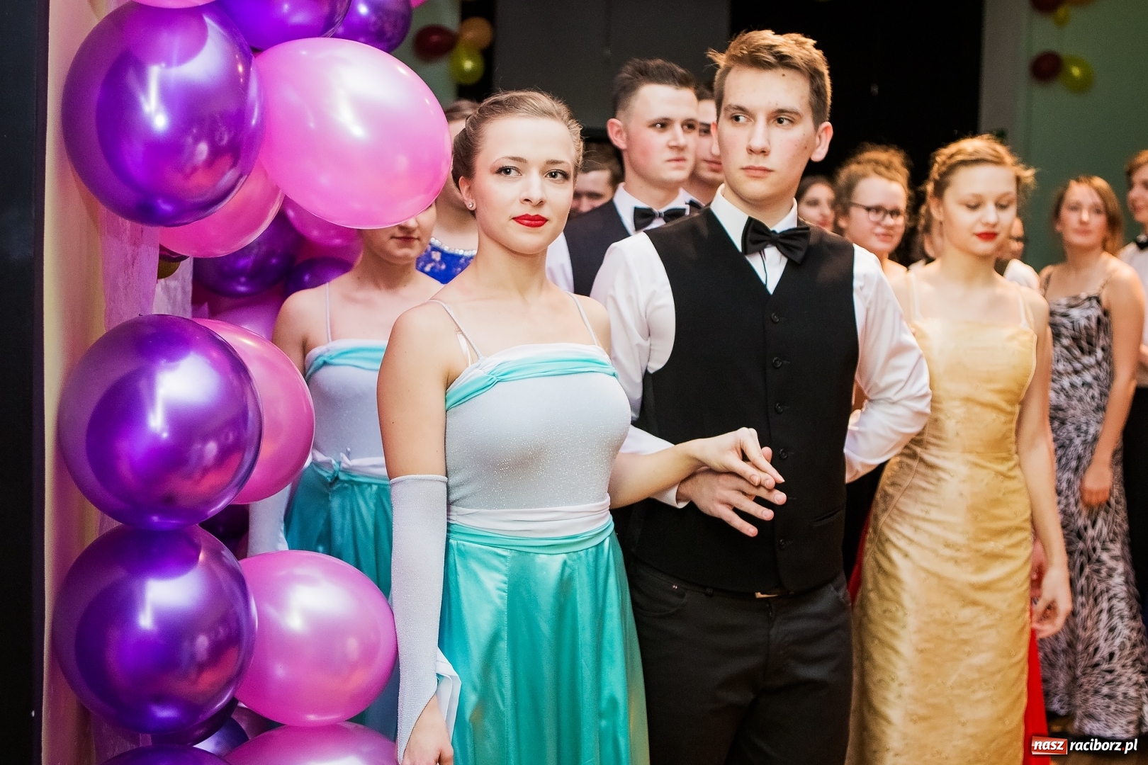 Zdjęcie w galerii na portalu naszraciborz.pl: Andrzejkowy zawrót głowy w Młodzieżowym Domu Kultury wiadomości z regionu