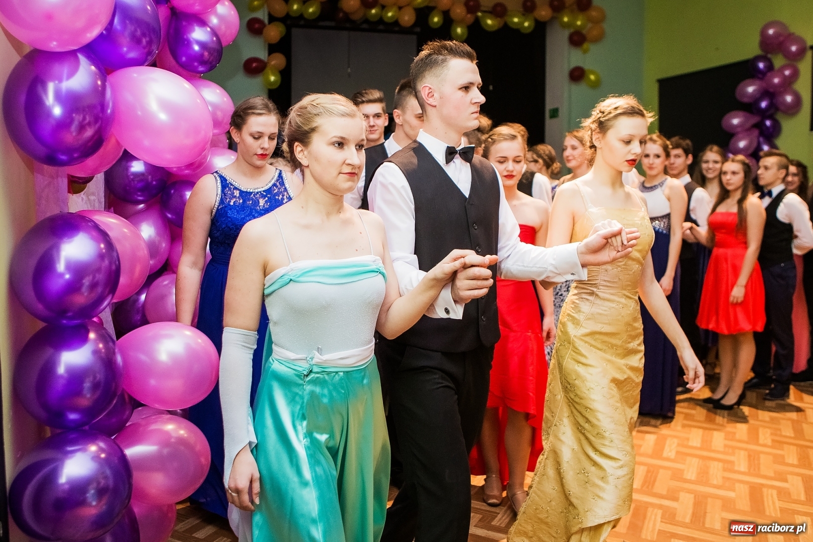 Zdjęcie w galerii na portalu naszraciborz.pl: Andrzejkowy zawrót głowy w Młodzieżowym Domu Kultury wiadomości z regionu