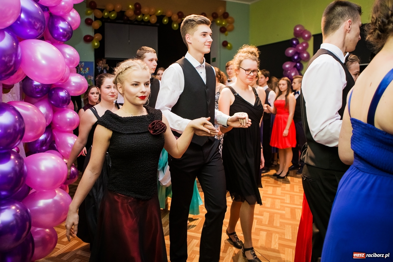 Zdjęcie w galerii na portalu naszraciborz.pl: Andrzejkowy zawrót głowy w Młodzieżowym Domu Kultury wiadomości z regionu