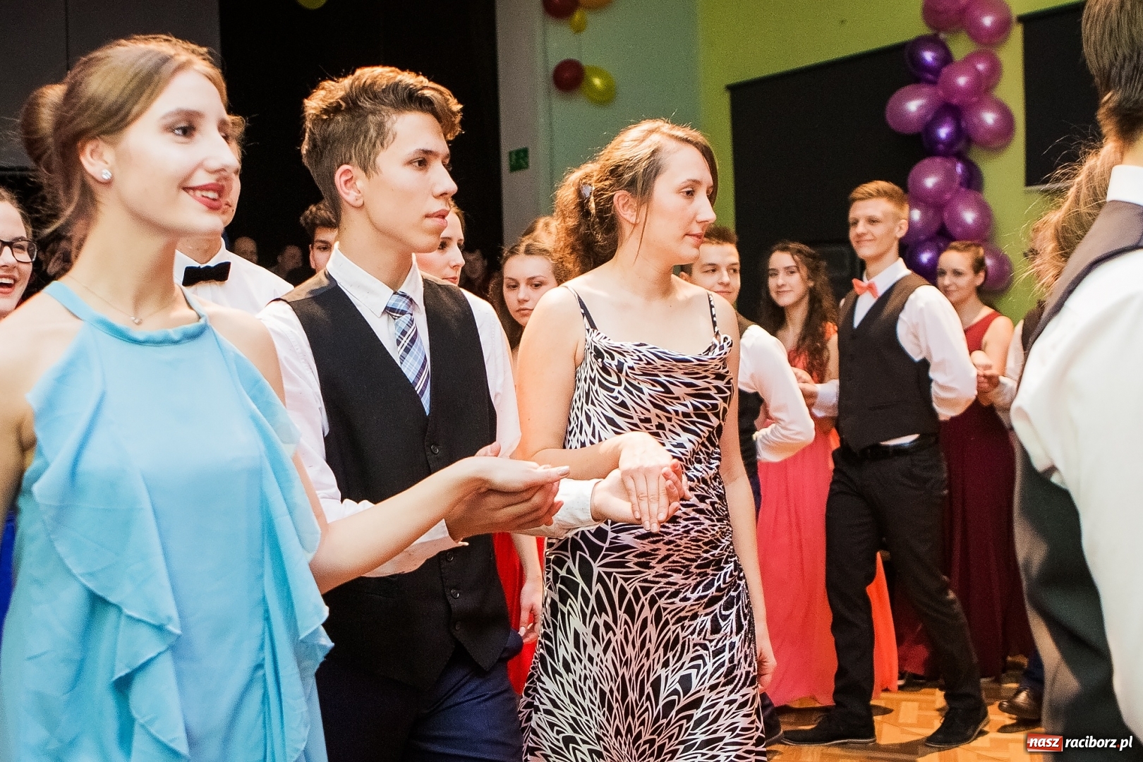 Zdjęcie w galerii na portalu naszraciborz.pl: Andrzejkowy zawrót głowy w Młodzieżowym Domu Kultury wiadomości z regionu