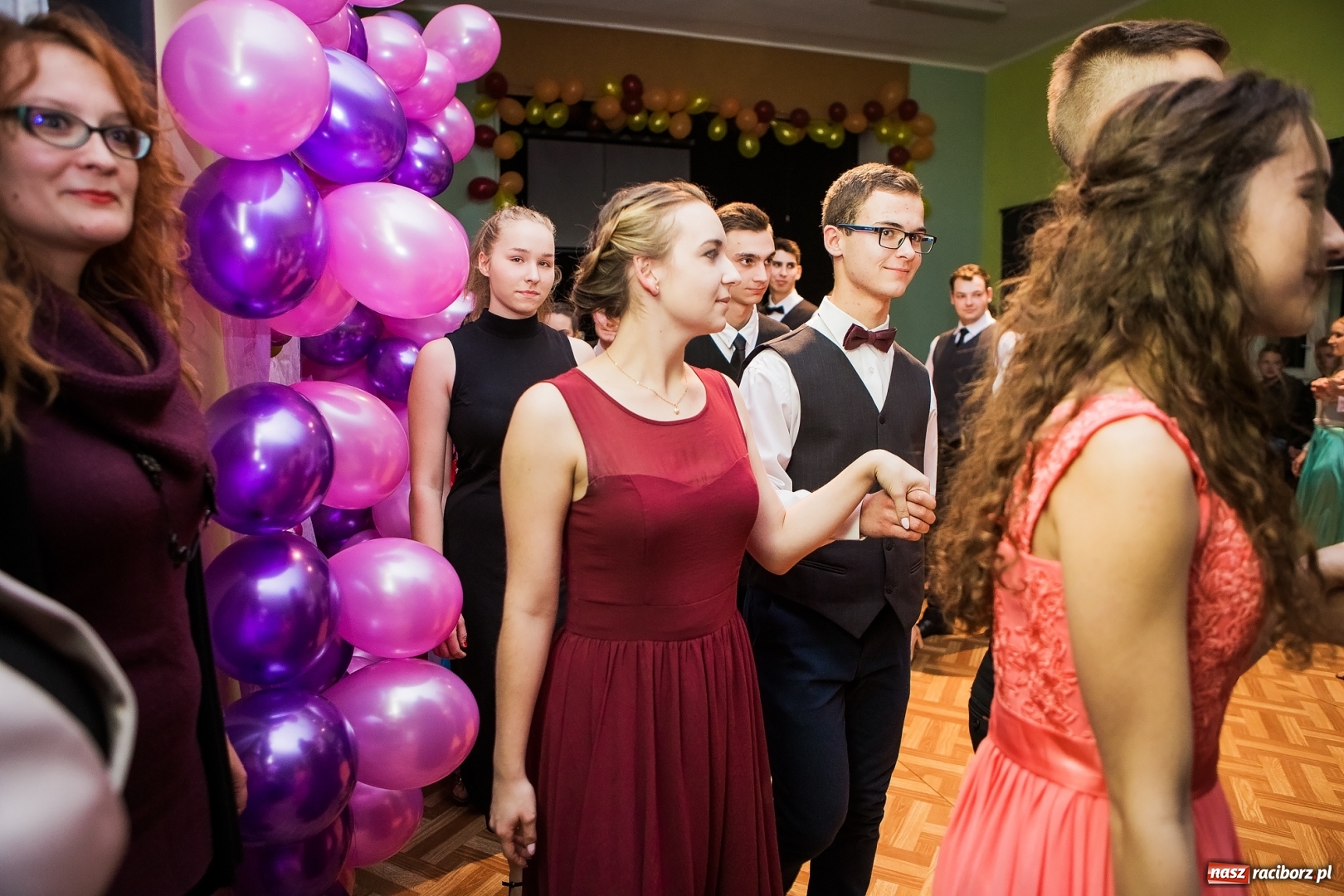 Zdjęcie w galerii na portalu naszraciborz.pl: Andrzejkowy zawrót głowy w Młodzieżowym Domu Kultury wiadomości z regionu