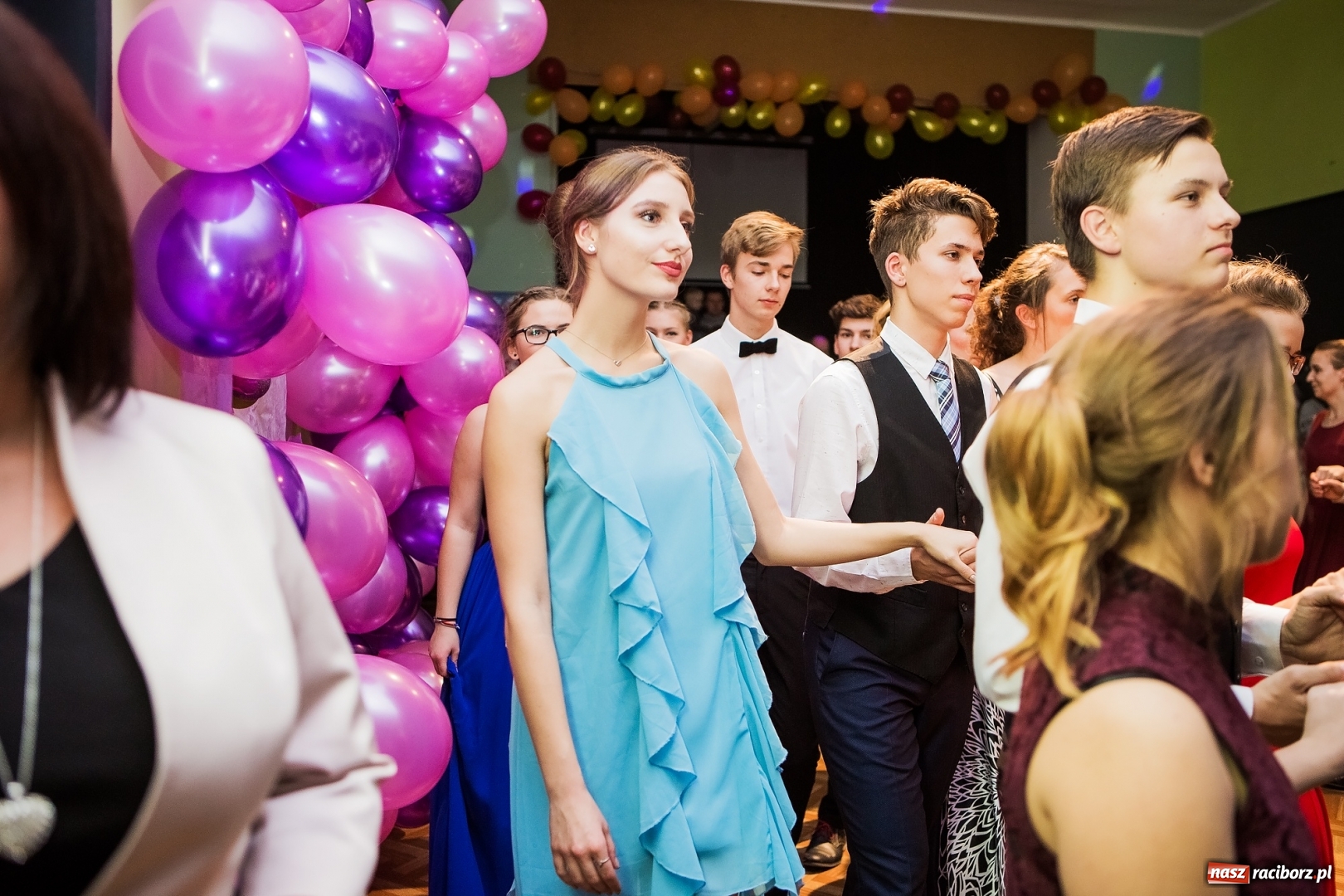 Zdjęcie w galerii na portalu naszraciborz.pl: Andrzejkowy zawrót głowy w Młodzieżowym Domu Kultury wiadomości z regionu