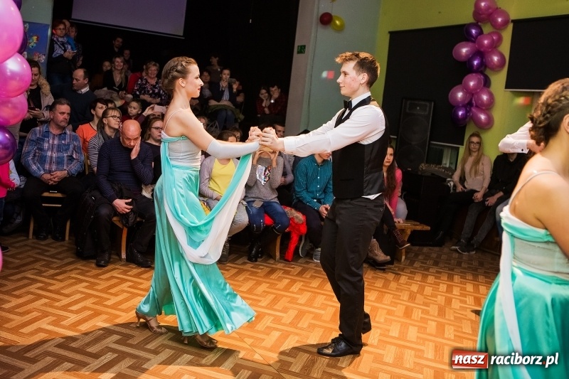 Zdjęcie w galerii na portalu naszraciborz.pl: Andrzejkowy zawrót głowy w Młodzieżowym Domu Kultury wiadomości z regionu