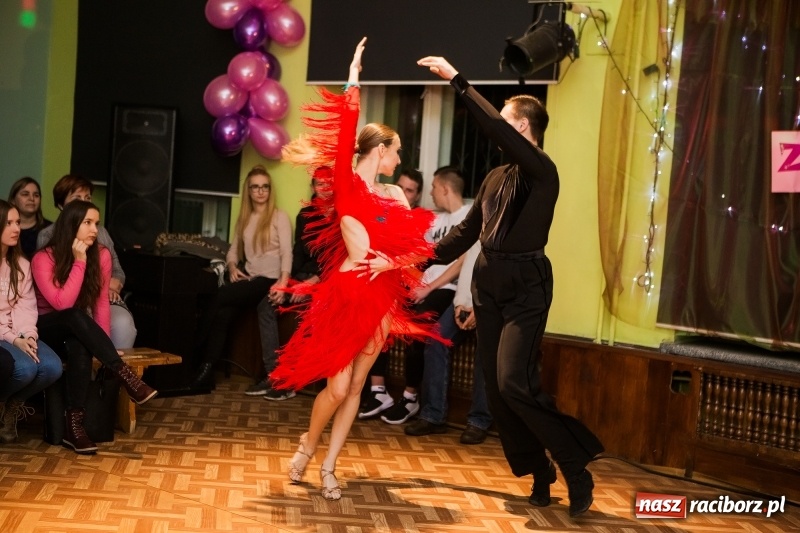 Zdjęcie w galerii na portalu naszraciborz.pl: Andrzejkowy zawrót głowy w Młodzieżowym Domu Kultury wiadomości z regionu