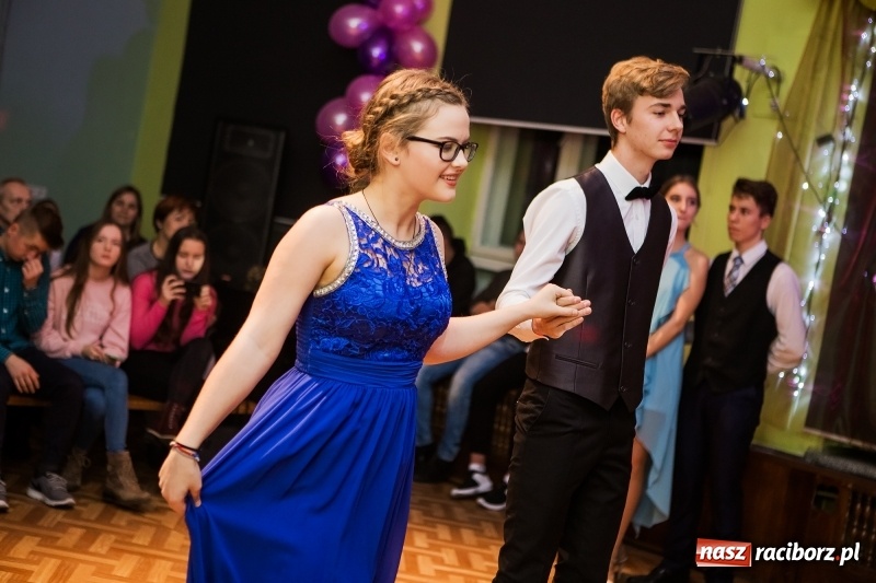 Zdjęcie w galerii na portalu naszraciborz.pl: Andrzejkowy zawrót głowy w Młodzieżowym Domu Kultury wiadomości z regionu