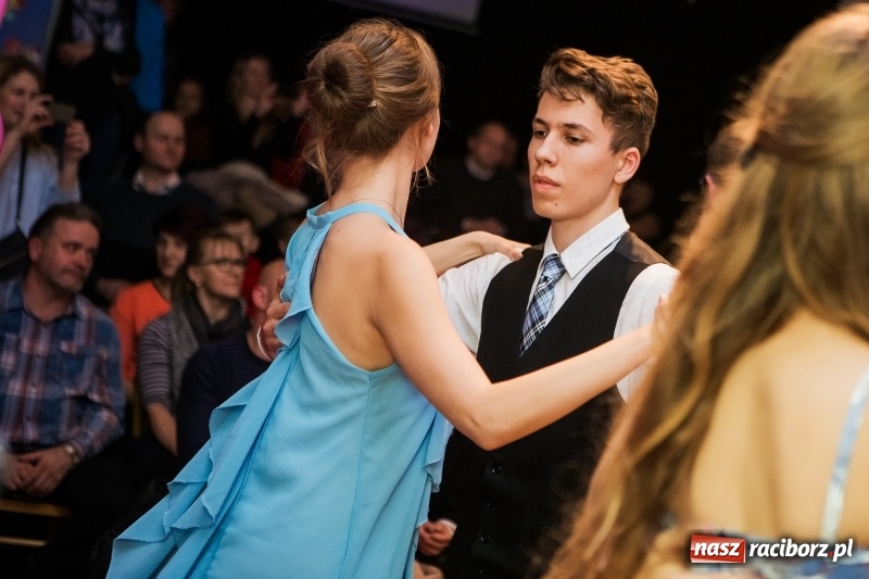 Zdjęcie w galerii na portalu naszraciborz.pl: Andrzejkowy zawrót głowy w Młodzieżowym Domu Kultury wiadomości z regionu