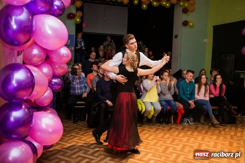 Zdjęcie w galerii na portalu naszraciborz.pl: Andrzejkowy zawrót głowy w Młodzieżowym Domu Kultury wiadomości z regionu