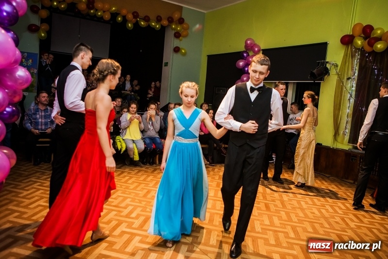 Zdjęcie w galerii na portalu naszraciborz.pl: Andrzejkowy zawrót głowy w Młodzieżowym Domu Kultury wiadomości z regionu