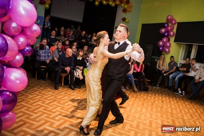 Zdjęcie w galerii na portalu naszraciborz.pl: Andrzejkowy zawrót głowy w Młodzieżowym Domu Kultury wiadomości z regionu