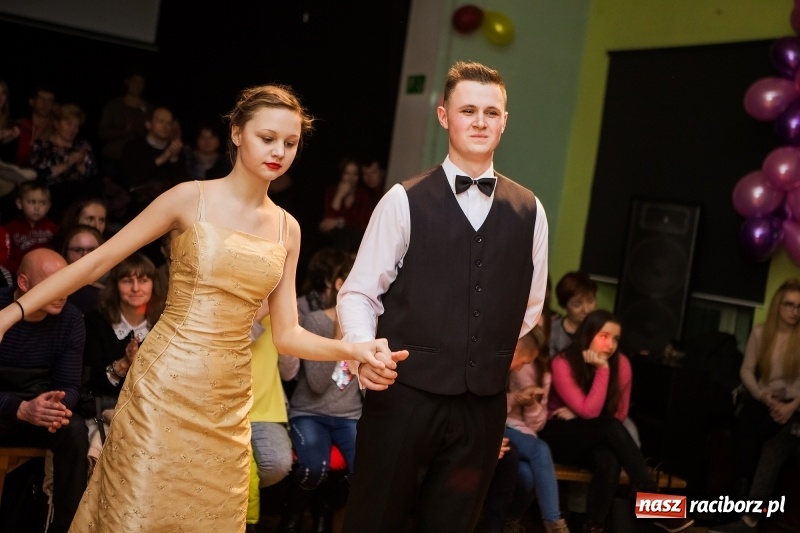 Zdjęcie w galerii na portalu naszraciborz.pl: Andrzejkowy zawrót głowy w Młodzieżowym Domu Kultury wiadomości z regionu