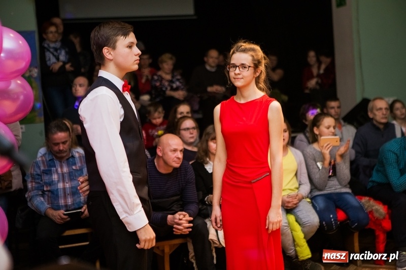 Zdjęcie w galerii na portalu naszraciborz.pl: Andrzejkowy zawrót głowy w Młodzieżowym Domu Kultury wiadomości z regionu