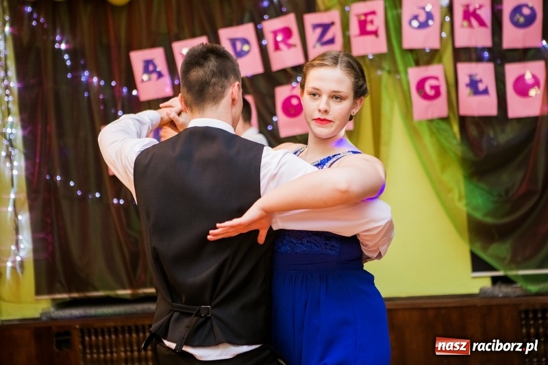 Zdjęcie w galerii na portalu naszraciborz.pl: Andrzejkowy zawrót głowy w Młodzieżowym Domu Kultury wiadomości z regionu