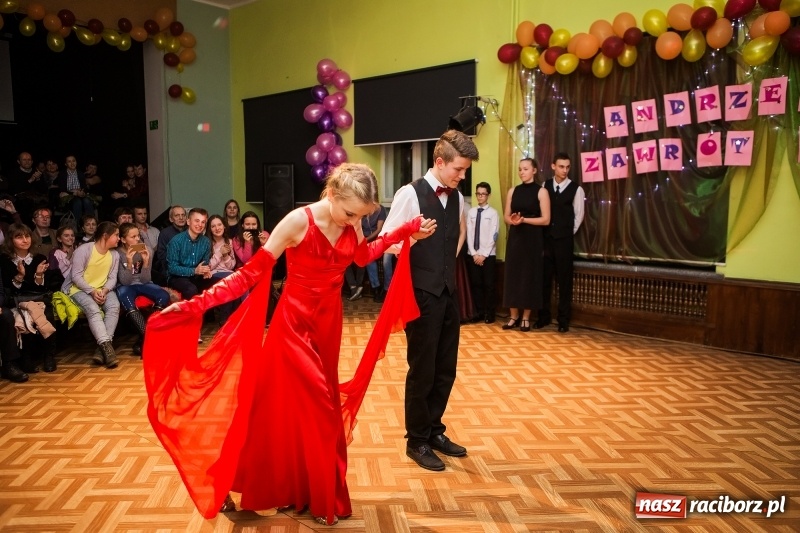 Zdjęcie w galerii na portalu naszraciborz.pl: Andrzejkowy zawrót głowy w Młodzieżowym Domu Kultury wiadomości z regionu