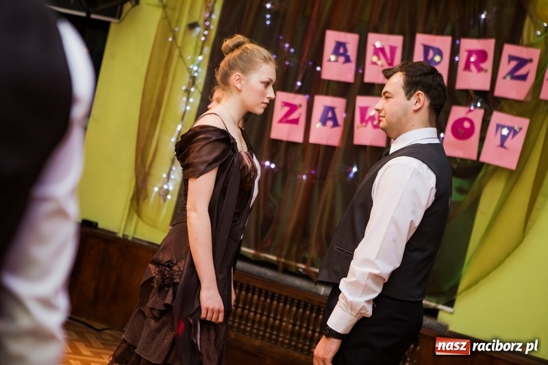 Zdjęcie w galerii na portalu naszraciborz.pl: Andrzejkowy zawrót głowy w Młodzieżowym Domu Kultury wiadomości z regionu