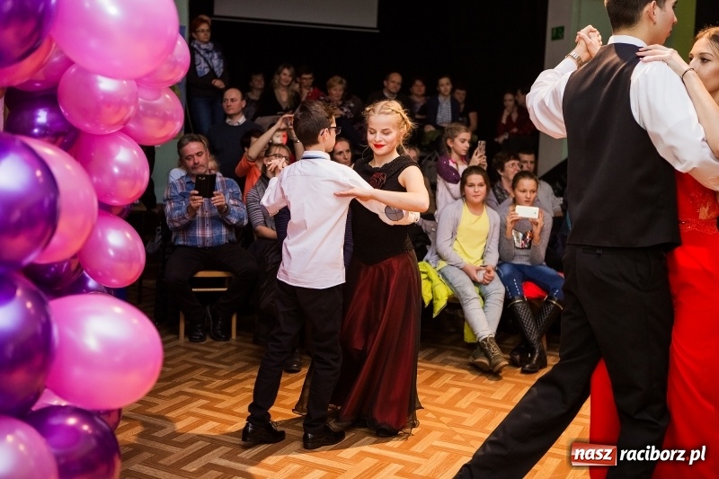 Zdjęcie w galerii na portalu naszraciborz.pl: Andrzejkowy zawrót głowy w Młodzieżowym Domu Kultury wiadomości z regionu