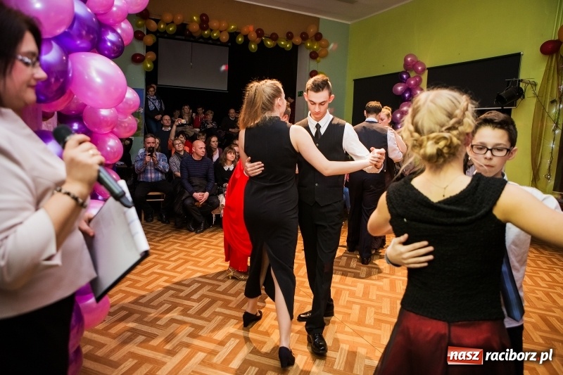 Zdjęcie w galerii na portalu naszraciborz.pl: Andrzejkowy zawrót głowy w Młodzieżowym Domu Kultury wiadomości z regionu