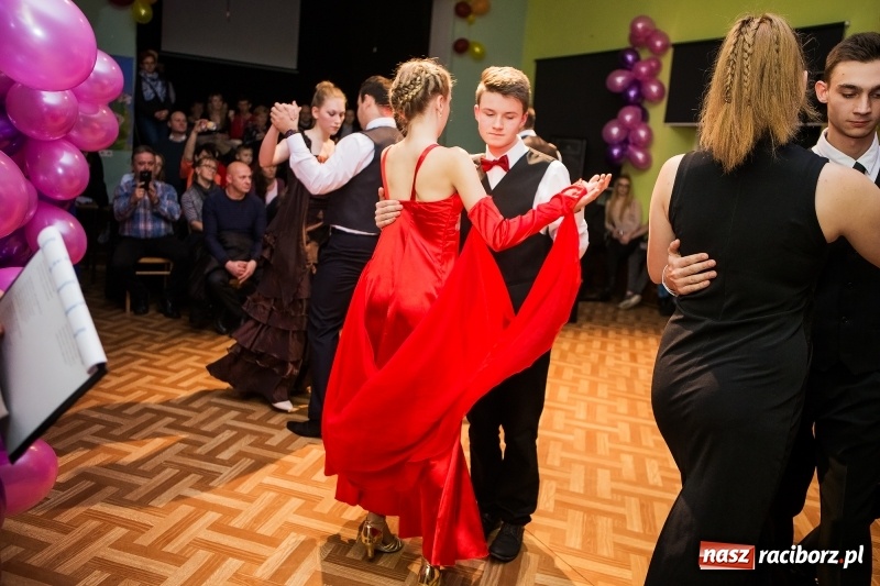 Zdjęcie w galerii na portalu naszraciborz.pl: Andrzejkowy zawrót głowy w Młodzieżowym Domu Kultury wiadomości z regionu