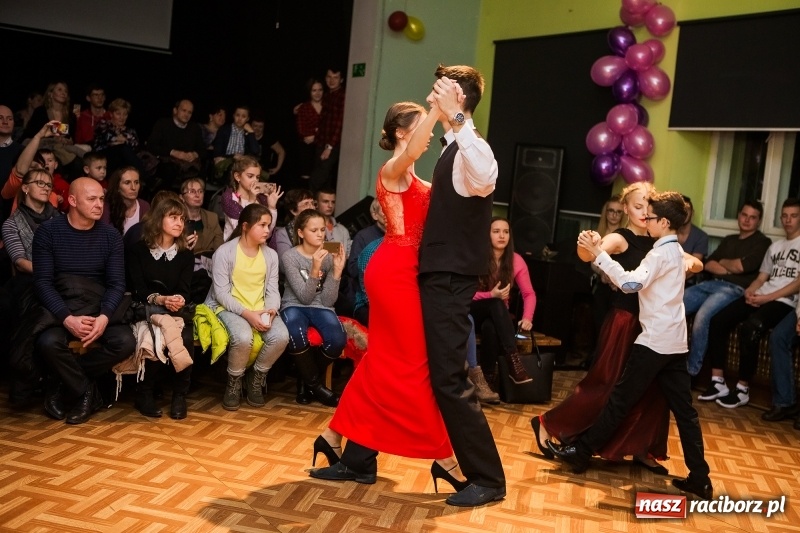 Zdjęcie w galerii na portalu naszraciborz.pl: Andrzejkowy zawrót głowy w Młodzieżowym Domu Kultury wiadomości z regionu