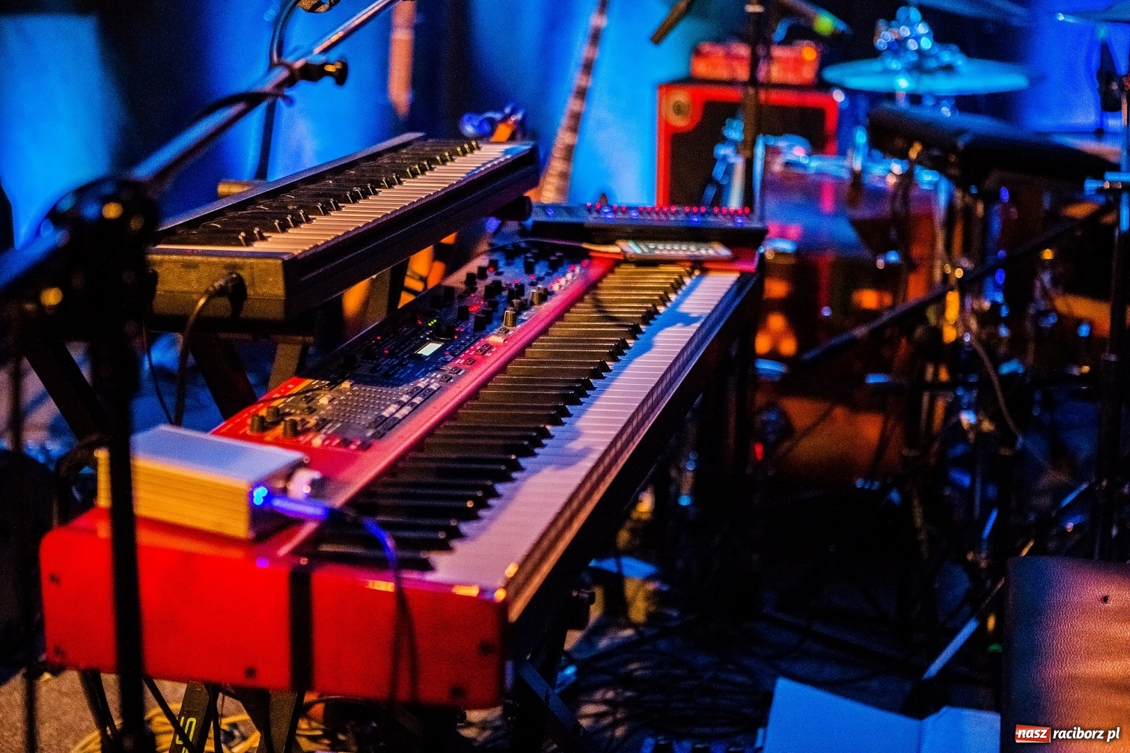 Zdjęcie w galerii na portalu naszraciborz.pl: Koncert zespołu Mikromusic na Końcu Świata wiadomości z regionu