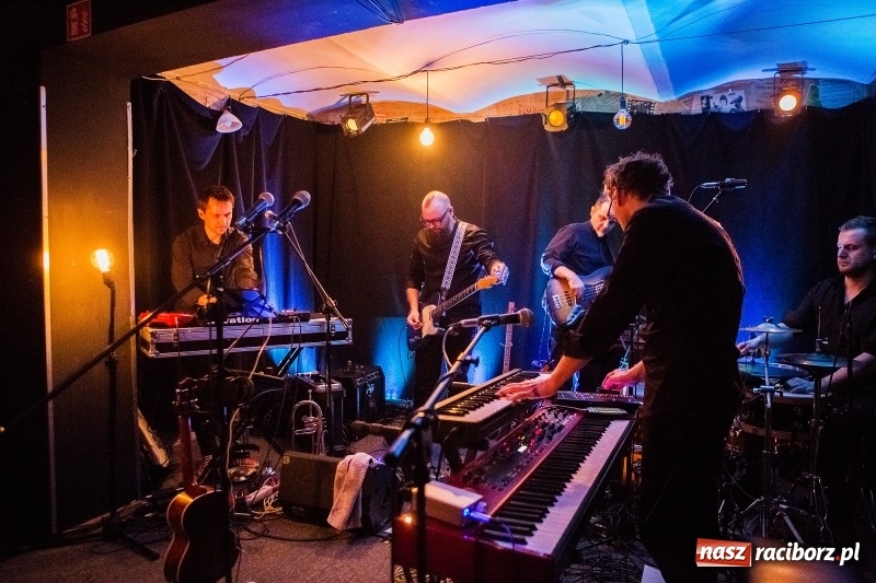 Zdjęcie w galerii na portalu naszraciborz.pl: Koncert zespołu Mikromusic na Końcu Świata wiadomości z regionu