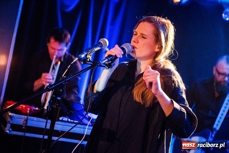 Zdjęcie w galerii na portalu naszraciborz.pl: Koncert zespołu Mikromusic na Końcu Świata wiadomości z regionu