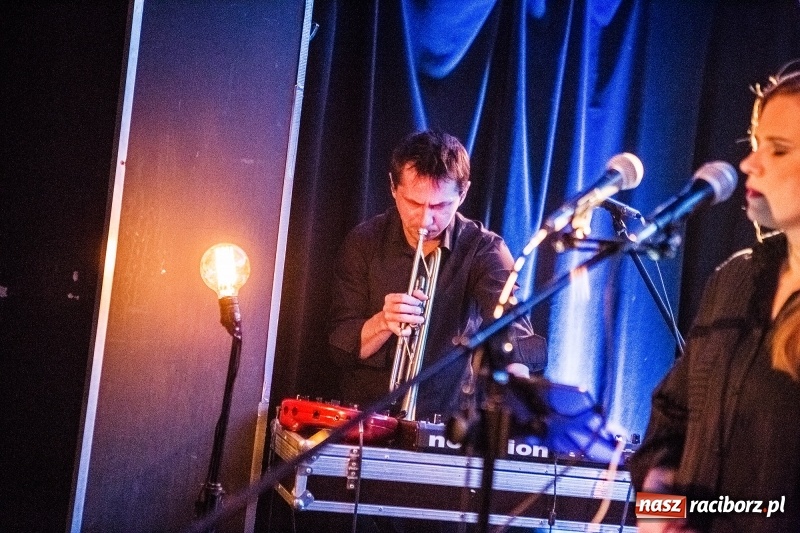 Zdjęcie w galerii na portalu naszraciborz.pl: Koncert zespołu Mikromusic na Końcu Świata wiadomości z regionu