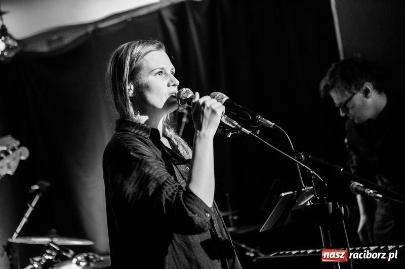 Zdjęcie w galerii na portalu naszraciborz.pl: Koncert zespołu Mikromusic na Końcu Świata wiadomości z regionu