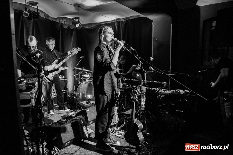 Zdjęcie w galerii na portalu naszraciborz.pl: Koncert zespołu Mikromusic na Końcu Świata wiadomości z regionu