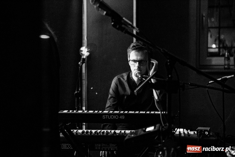 Zdjęcie w galerii na portalu naszraciborz.pl: Koncert zespołu Mikromusic na Końcu Świata wiadomości z regionu