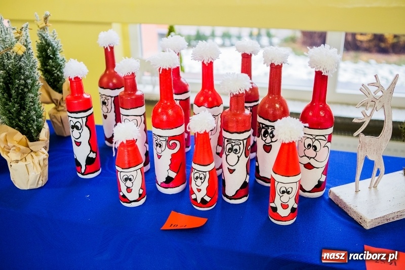 Zdjęcie w galerii na portalu naszraciborz.pl: Jarmark świąteczny i dzień otwarty w SP15 z Mateuszem Truszkiewiczem wiadomości z regionu