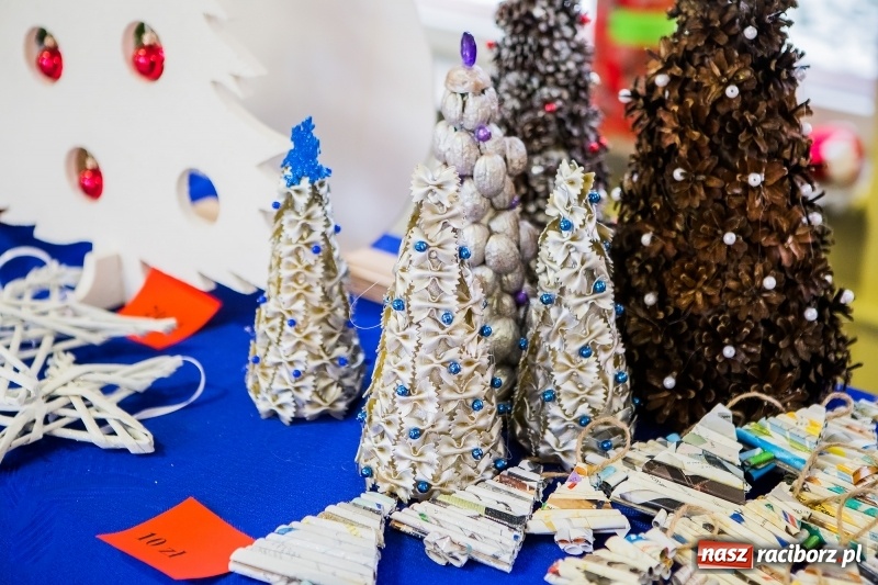 Zdjęcie w galerii na portalu naszraciborz.pl: Jarmark świąteczny i dzień otwarty w SP15 z Mateuszem Truszkiewiczem wiadomości z regionu
