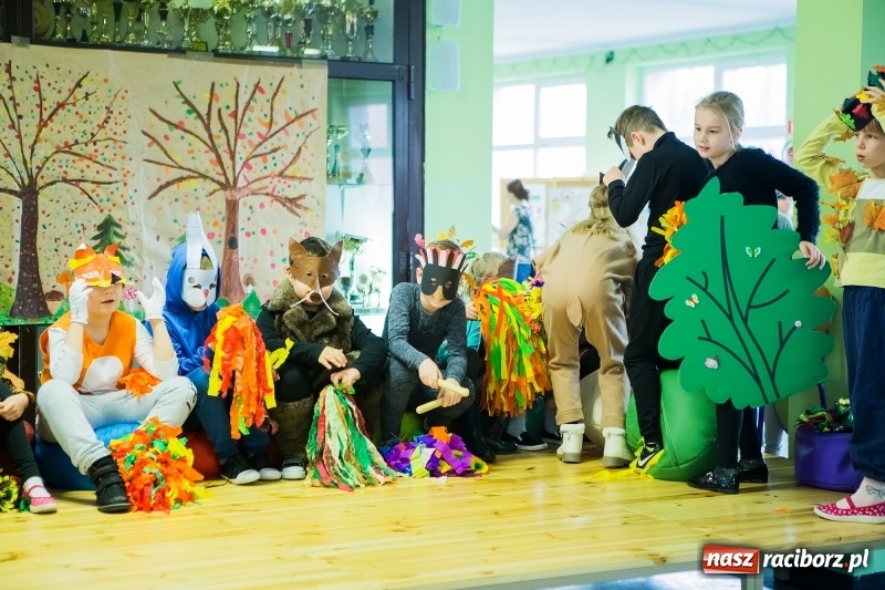 Zdjęcie w galerii na portalu naszraciborz.pl: Jarmark świąteczny i dzień otwarty w SP15 z Mateuszem Truszkiewiczem wiadomości z regionu