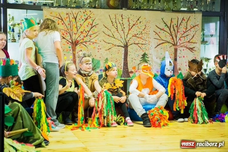 Zdjęcie w galerii na portalu naszraciborz.pl: Jarmark świąteczny i dzień otwarty w SP15 z Mateuszem Truszkiewiczem wiadomości z regionu