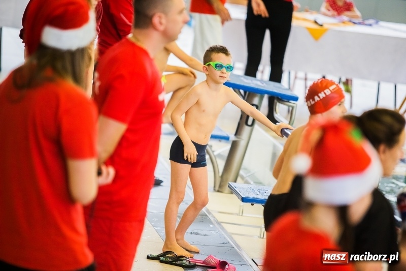 Zdjęcie w galerii na portalu naszraciborz.pl: Mikołajkowe Zawody Pływackie w ZSOMS wiadomości z regionu