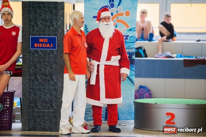 Zdjęcie w galerii na portalu naszraciborz.pl: Mikołajkowe Zawody Pływackie w ZSOMS wiadomości z regionu