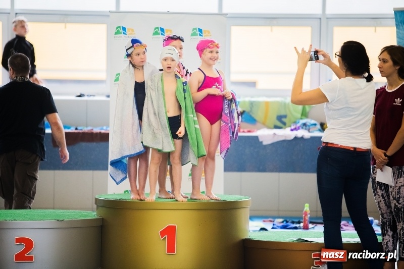 Zdjęcie w galerii na portalu naszraciborz.pl: Mikołajkowe Zawody Pływackie w ZSOMS wiadomości z regionu