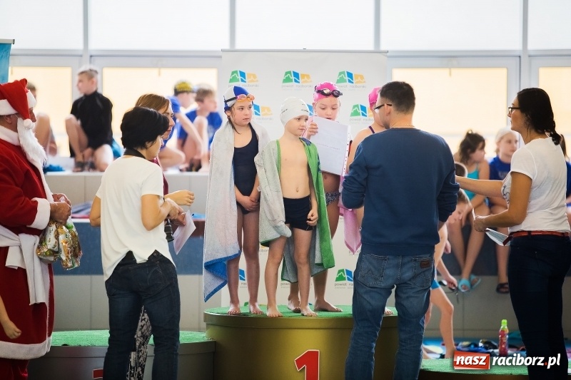 Zdjęcie w galerii na portalu naszraciborz.pl: Mikołajkowe Zawody Pływackie w ZSOMS wiadomości z regionu