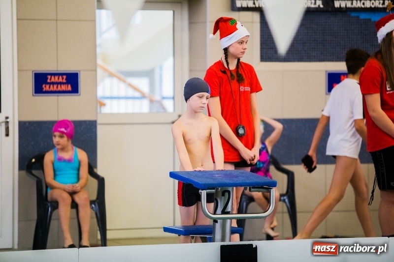 Zdjęcie w galerii na portalu naszraciborz.pl: Mikołajkowe Zawody Pływackie w ZSOMS wiadomości z regionu
