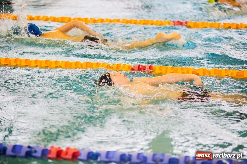 Zdjęcie w galerii na portalu naszraciborz.pl: Mikołajkowe Zawody Pływackie w ZSOMS wiadomości z regionu