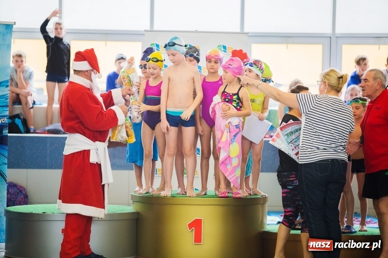 Zdjęcie w galerii na portalu naszraciborz.pl: Mikołajkowe Zawody Pływackie w ZSOMS wiadomości z regionu