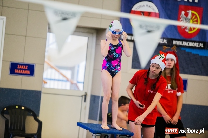 Zdjęcie w galerii na portalu naszraciborz.pl: Mikołajkowe Zawody Pływackie w ZSOMS wiadomości z regionu