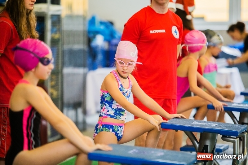 Zdjęcie w galerii na portalu naszraciborz.pl: Mikołajkowe Zawody Pływackie w ZSOMS wiadomości z regionu