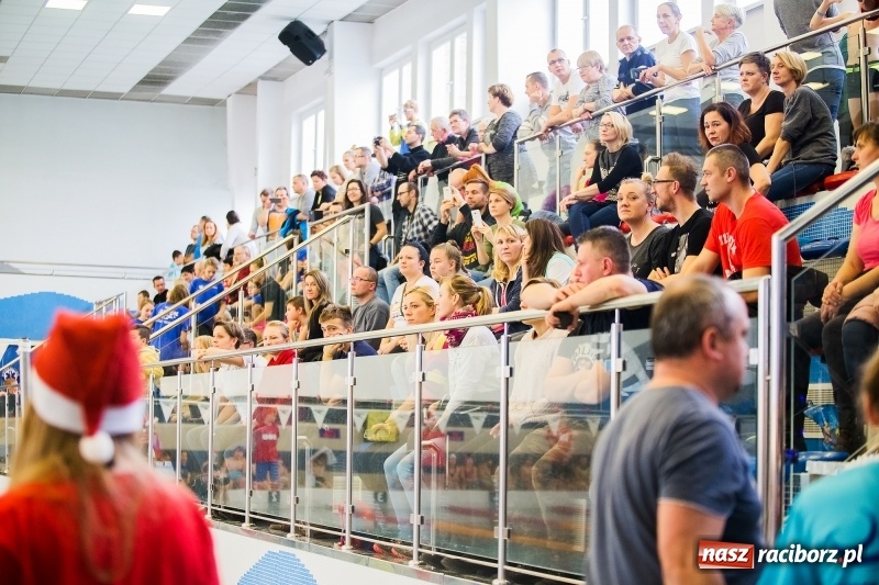 Zdjęcie w galerii na portalu naszraciborz.pl: Mikołajkowe Zawody Pływackie w ZSOMS wiadomości z regionu